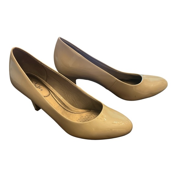 Life Stride Nude Patent Heels - Picture 4 of 10